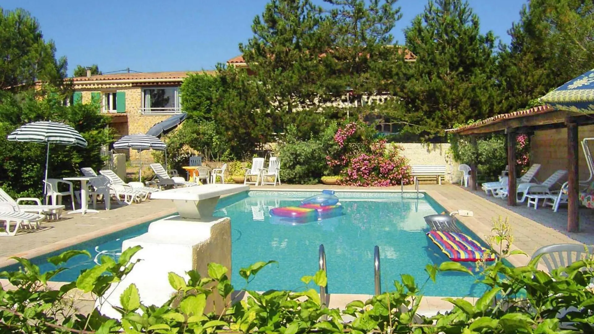 Holiday Home With Swimming Pool Vaison La Romaine  Vaison-la-Romaine