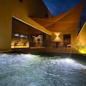Villa Maison D'architecte Avec Piscine-spa Chauffe En Centre De, Vaison-la-Romaine